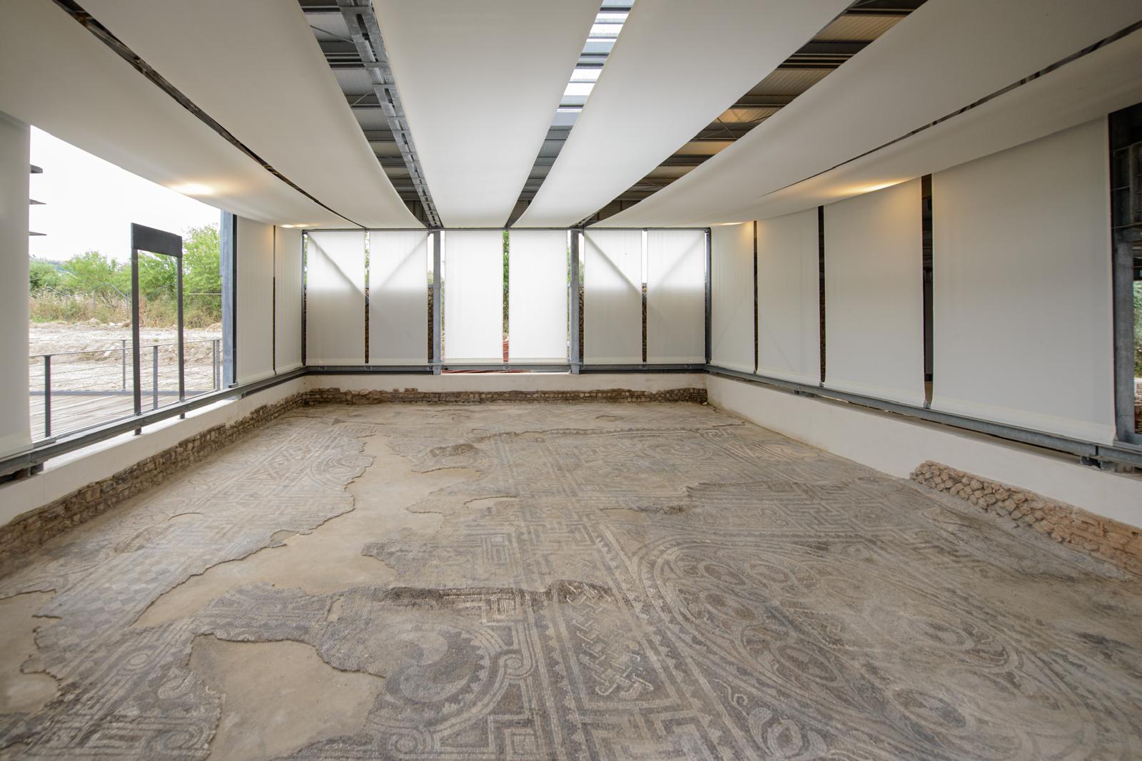 Veduta esterna della nuova copertura del sito archeologico di Faragola